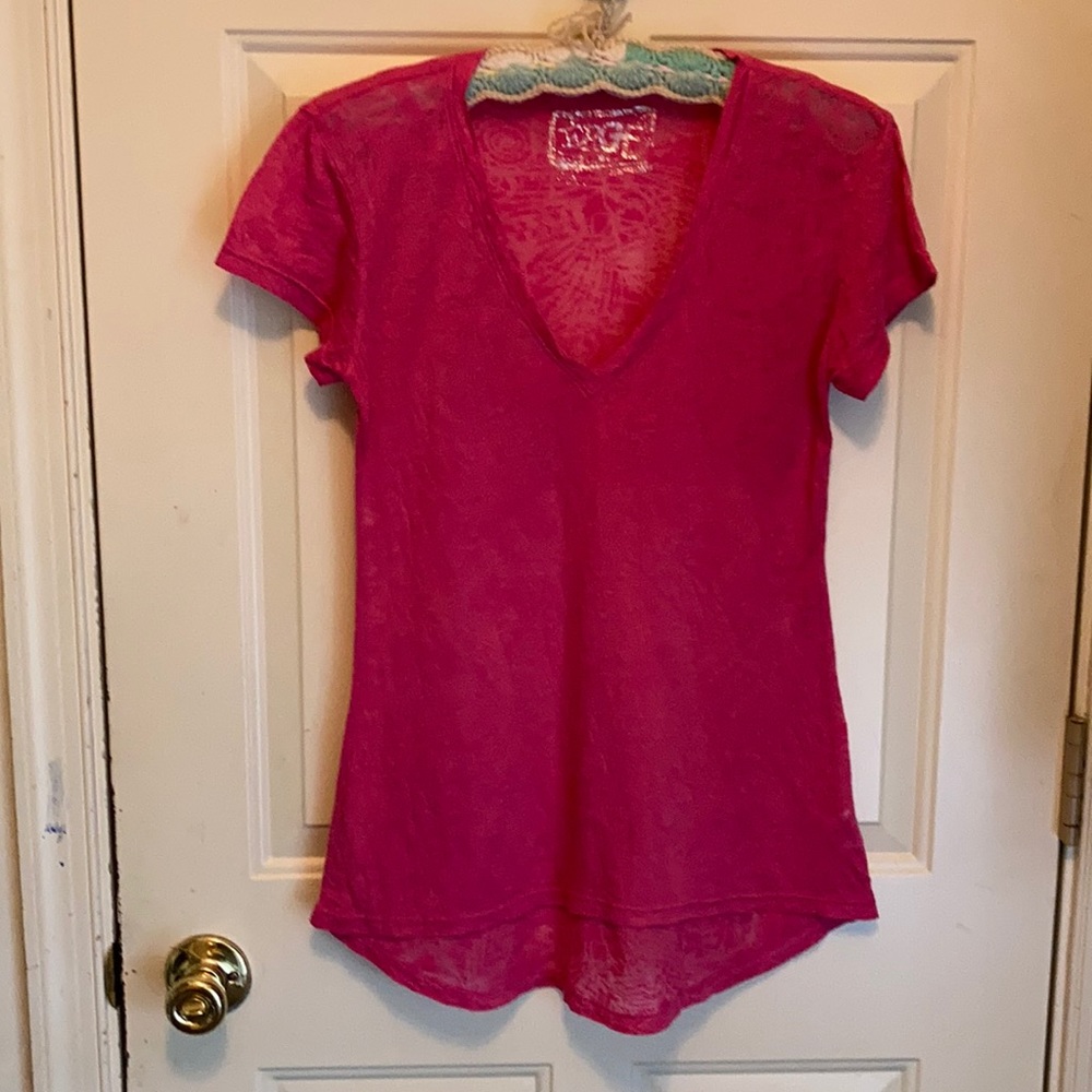 ERGE Designs hot pink high-lo burnout tee